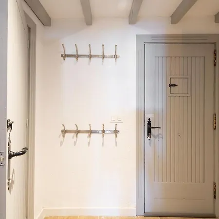 Beautifully Renovated 4 Bedroom + Kid's Sierra Nevada